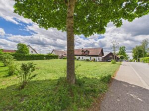 Blick ins Grundstück