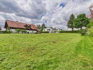 Blick ins Grundstück