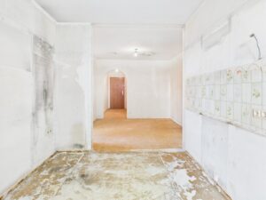Küche - Blick in Essbereich